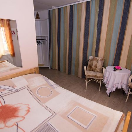 Motel Smek à Belgrade Extérieur photo
